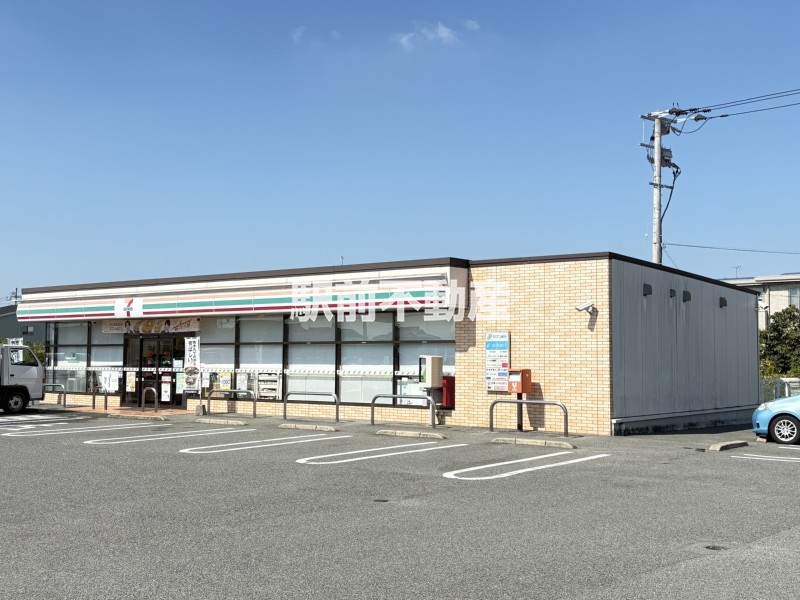 コンビニ　セブンイレブン八女本村店（コンビニ）まで500m