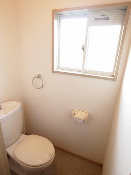 トイレ　トイレに窓あり