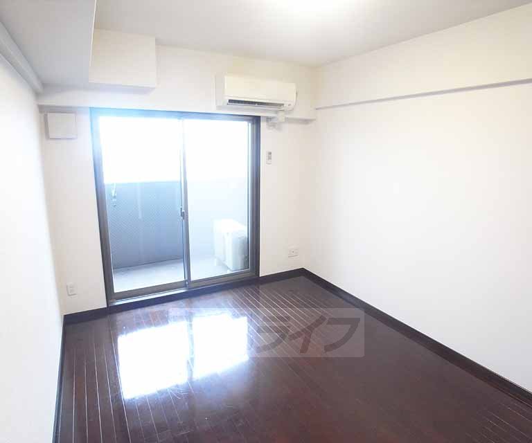 居室・リビング　落ち着いた雰囲気の室内です