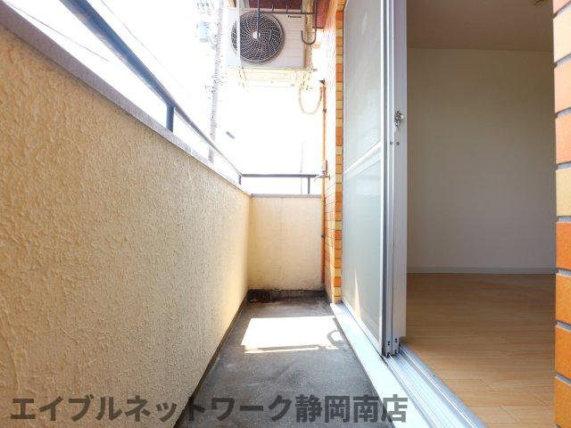 バルコニー　陽当たり良好なバルコニーです