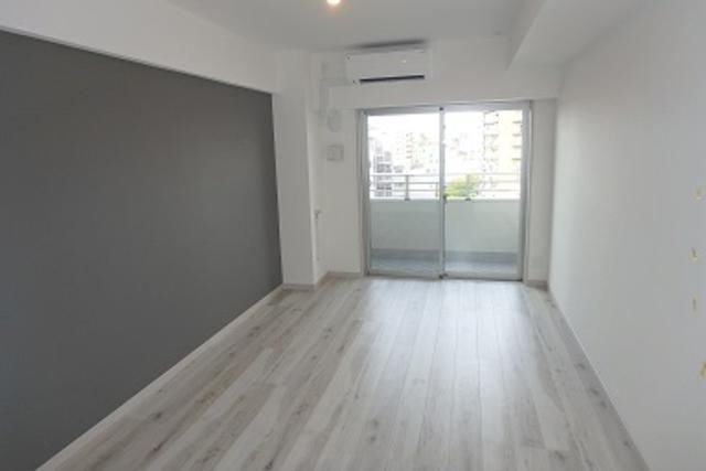 居室・リビング　別室参照（カラータイプが異なる場合があります）