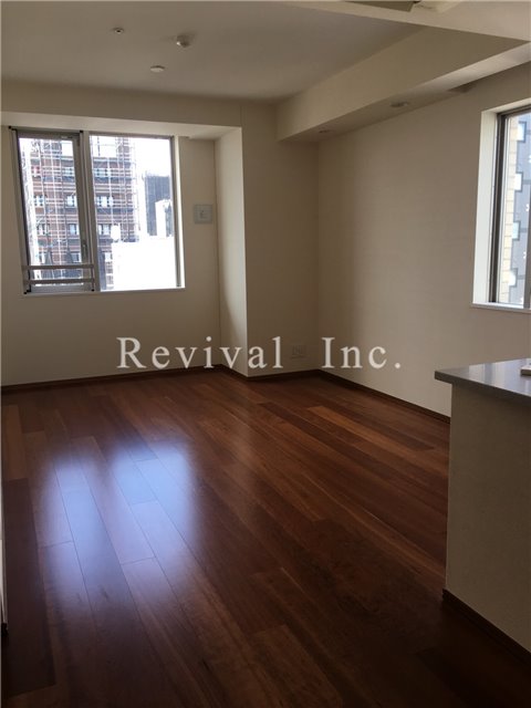 居室・リビング　床暖房完備のリビング空間でございます