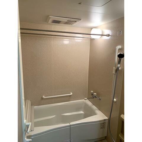 バス・シャワールーム　雨の日でも安心の浴室乾燥機付きです♪