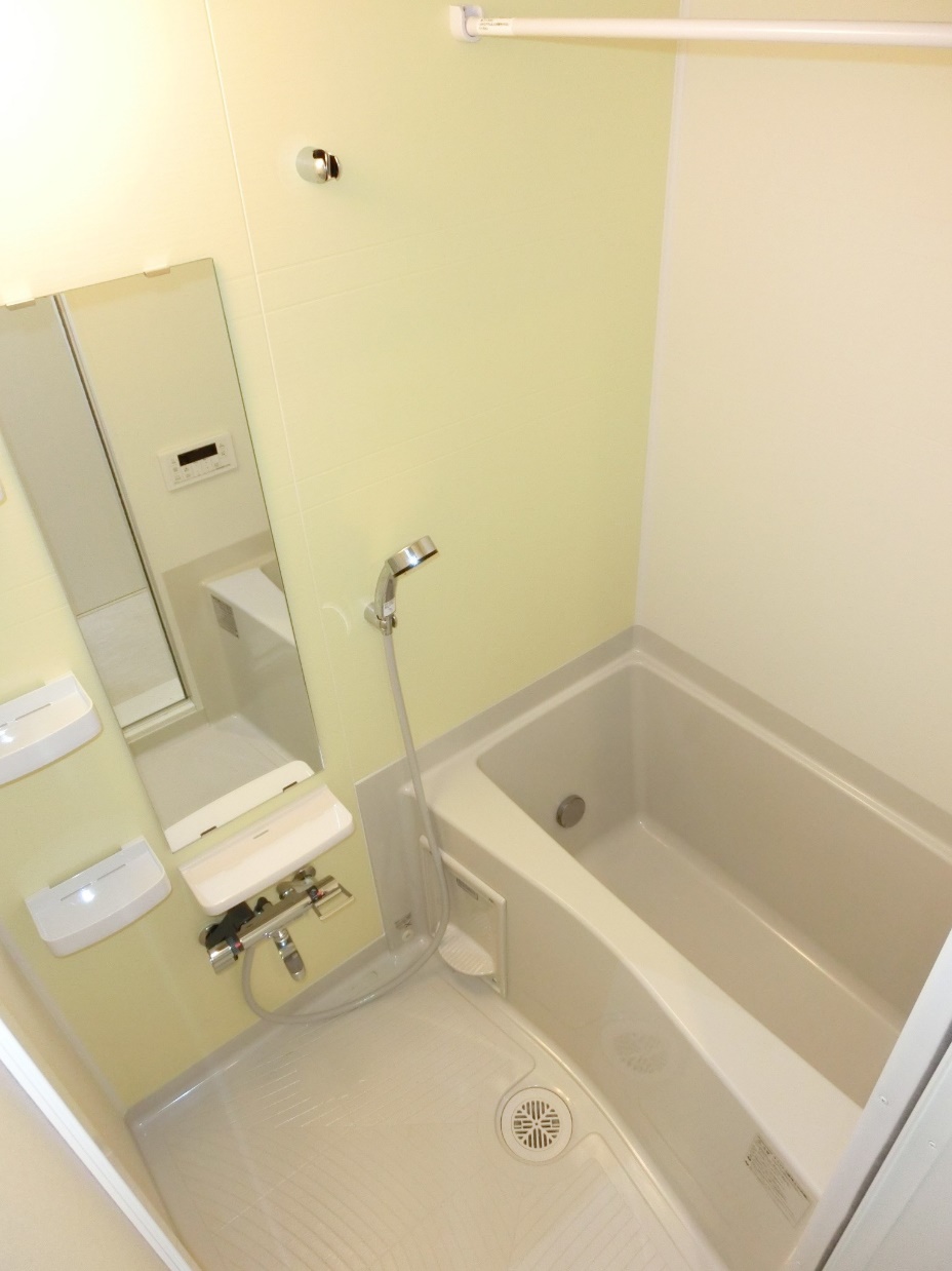 バス・シャワールーム　☆パネルの色が部屋毎に違います☆