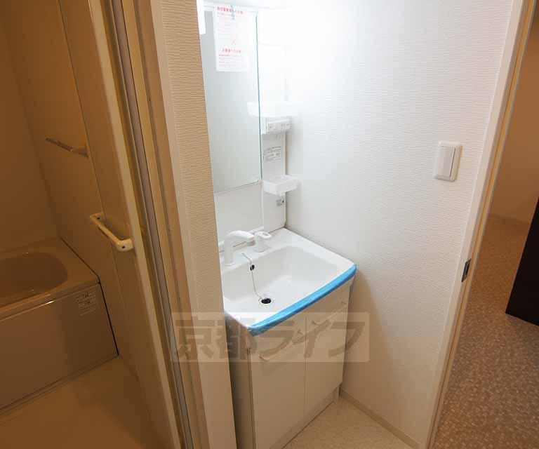 洗面設備　ウォシュレット付きのトイレです。