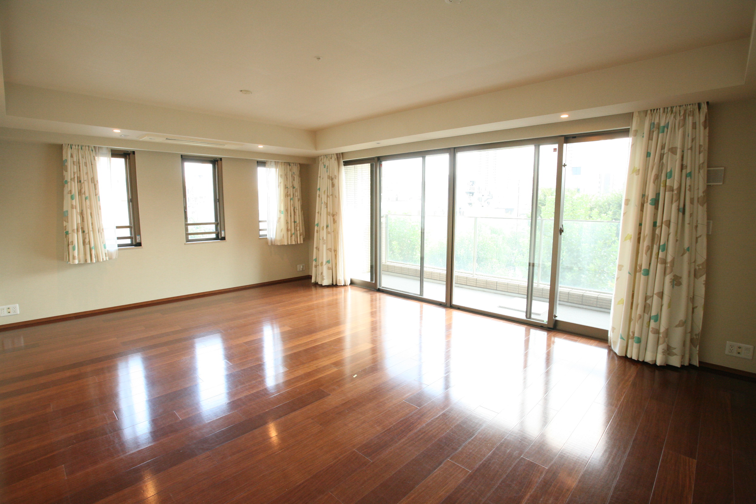 居室・リビング　内観※別部屋参考写真