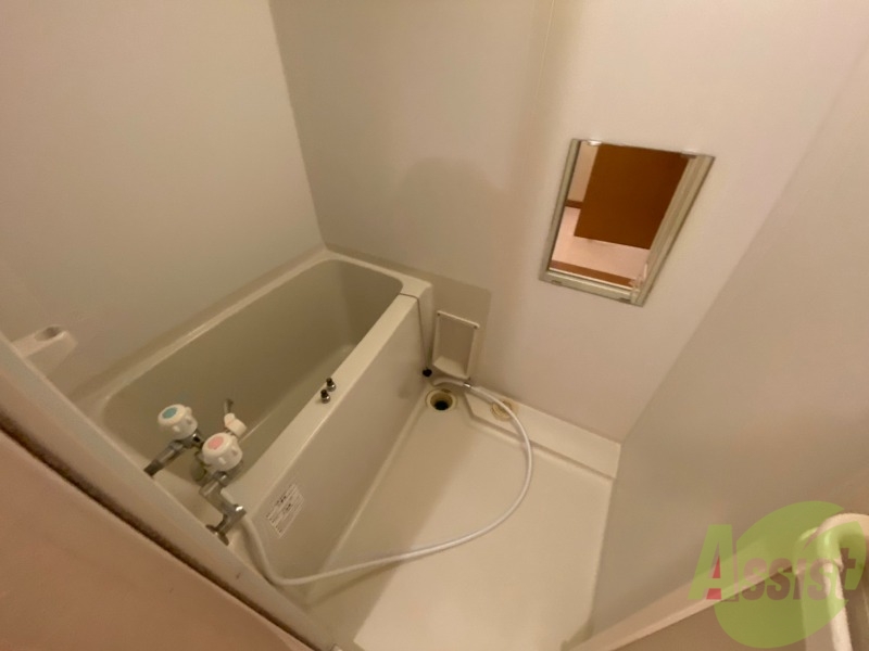 バス・シャワールーム　お風呂になります。一日の疲れを癒してくださいね。