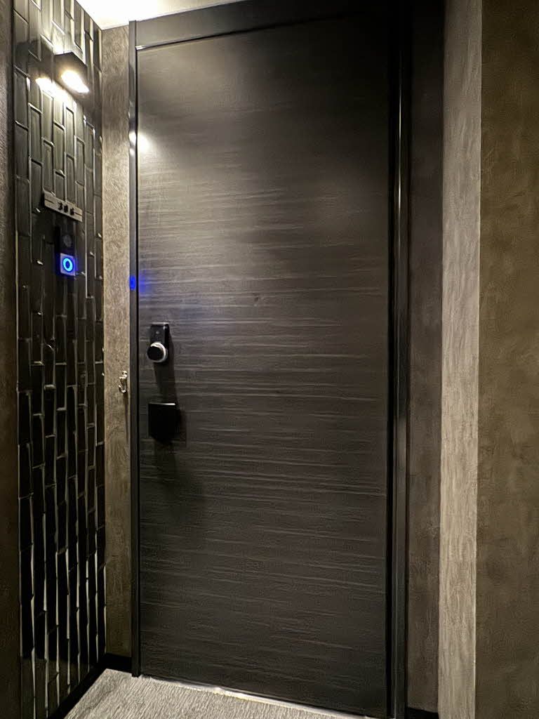 玄関　玄関ドア