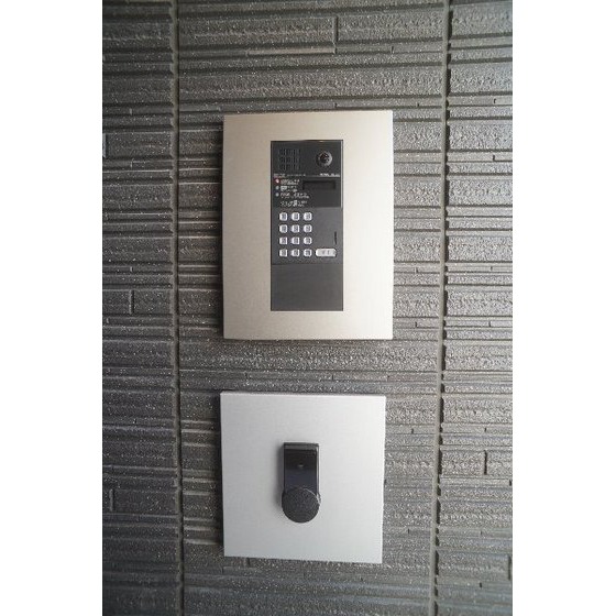 その他　共用エントランスにはオートロックあり