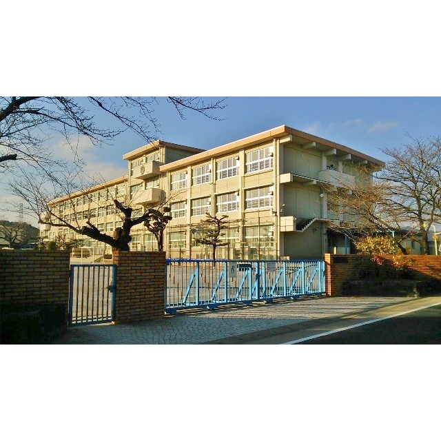 小学校　西郷小学校　　４７（小学校）まで670m