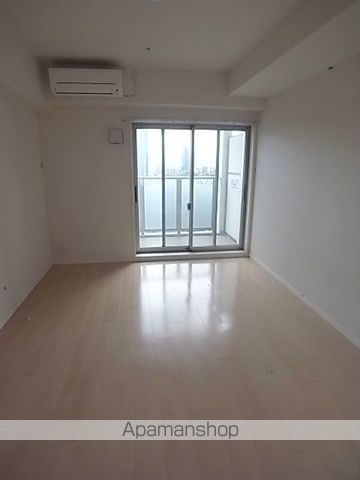 1K Mansion in Chuo-ku, Osaka — photo 3 of 3