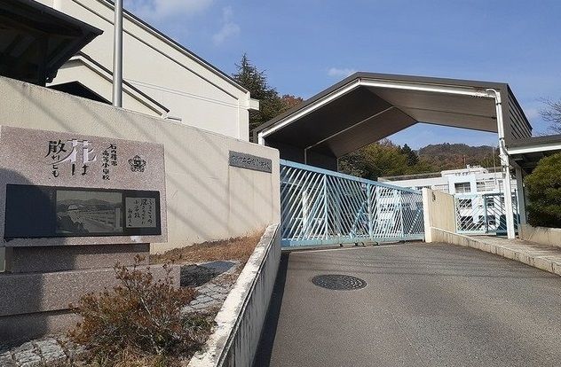 小学校　石内小学校（小学校）まで900m