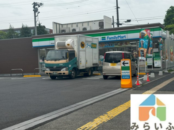 コンビニ　ファミリーマート　昭和塩付通三丁目店（コンビニ）まで206m