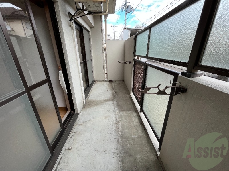 バルコニー　洗濯物がたくさん干せるバルコニーで嬉しいですね。