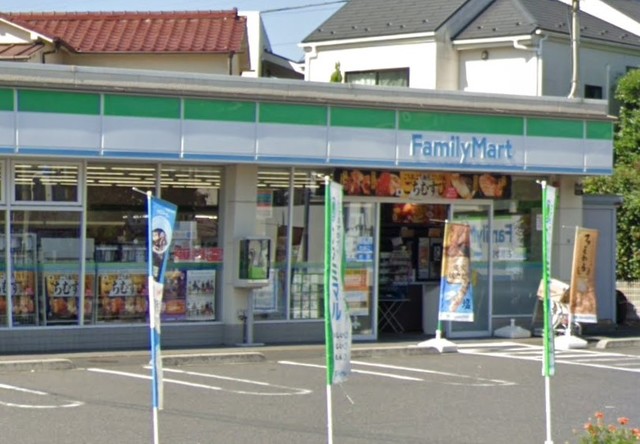 コンビニ　ファミリーマート西伊興四丁目店（コンビニ）まで410m