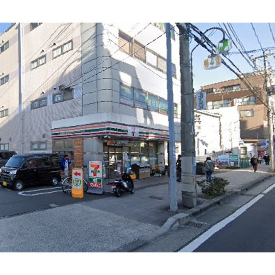 コンビニ　セブンイレブン横浜中田駅前店（コンビニ）まで657m