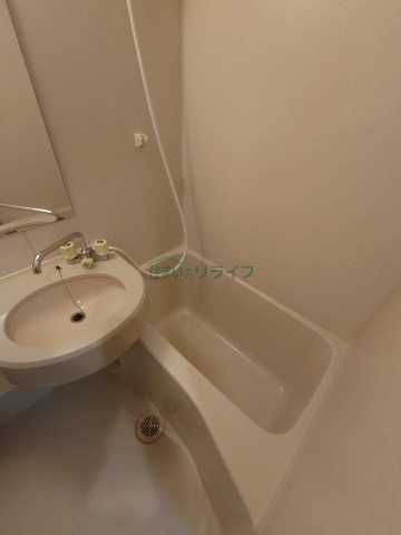 洗面設備　※参考写真です。似た間取りの別部屋になります。