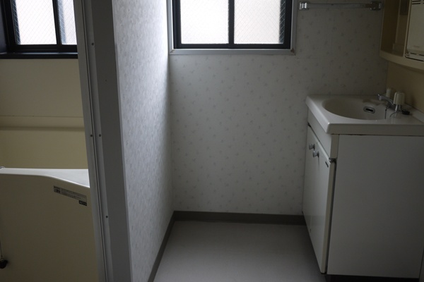 洗面設備　コンパクトで使いやすい洗面所