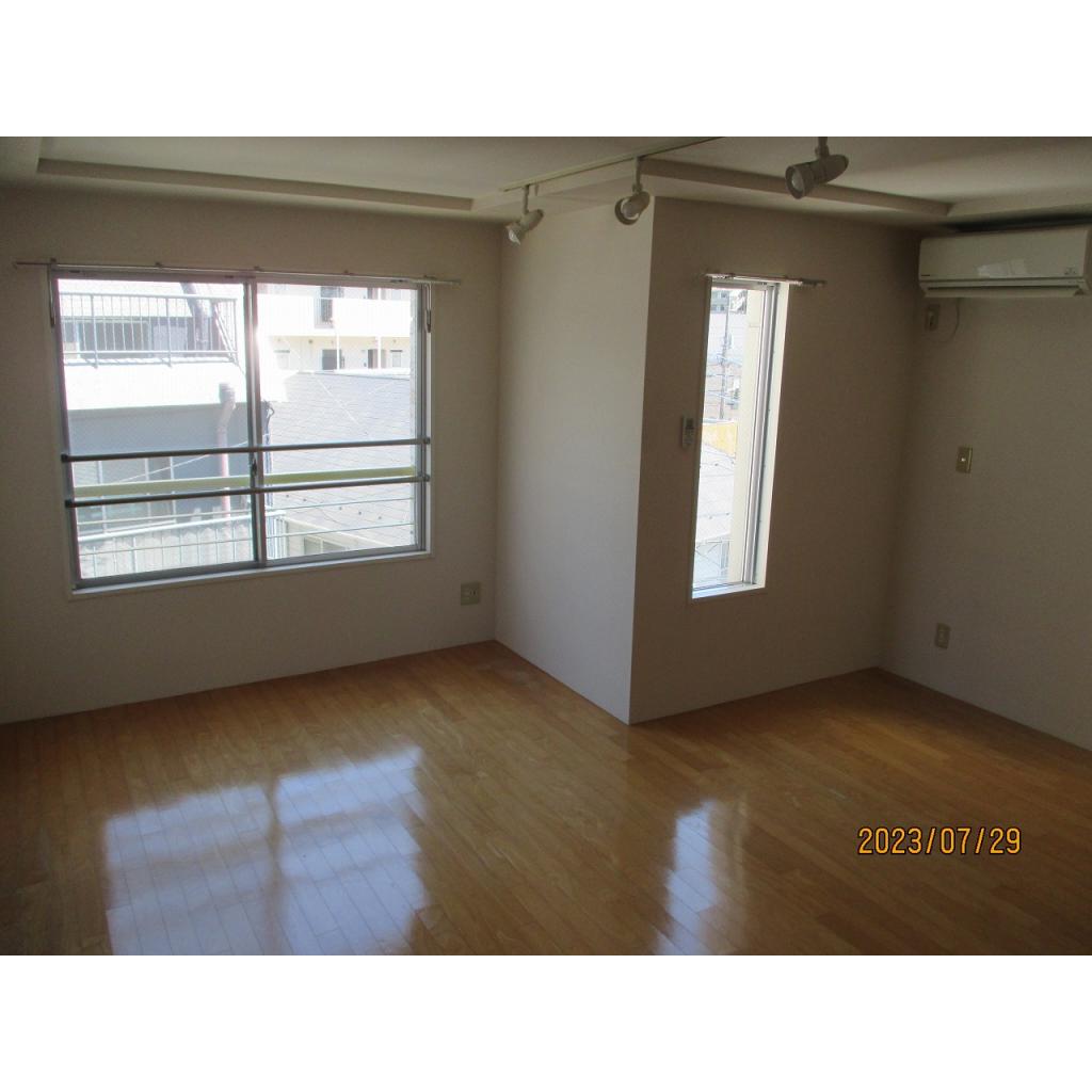 居室・リビング　※別号室参考写真