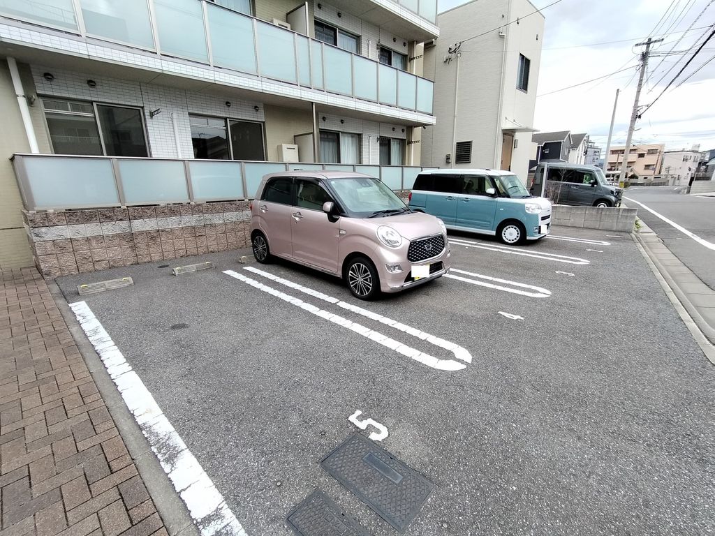 駐車場　駐車場