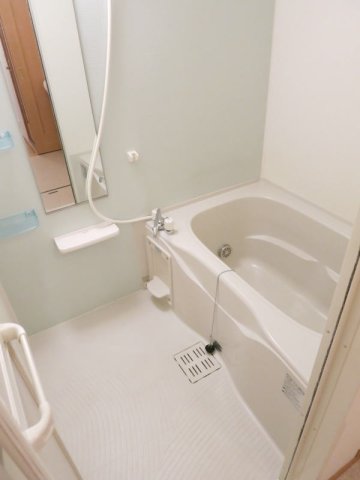 バス・シャワールーム　落ち着いた空間のお風呂です