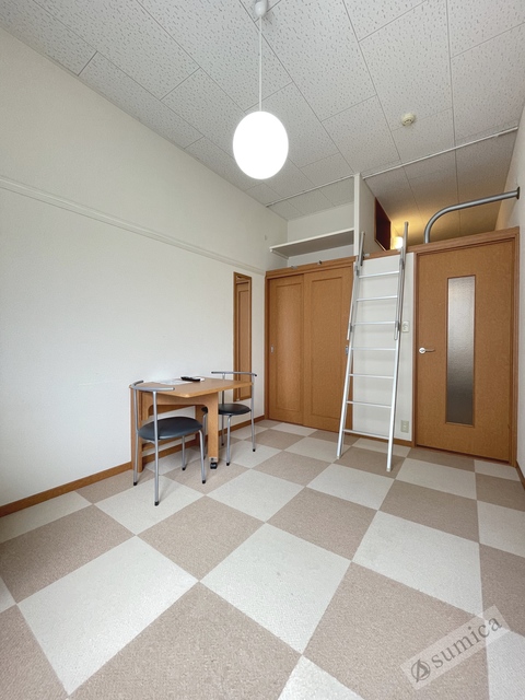 居室・リビング　室内をスッキリと見せることができる。充実収納です♪♪