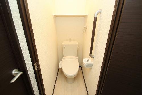 トイレ　温水洗浄便座付き　イメージ写真