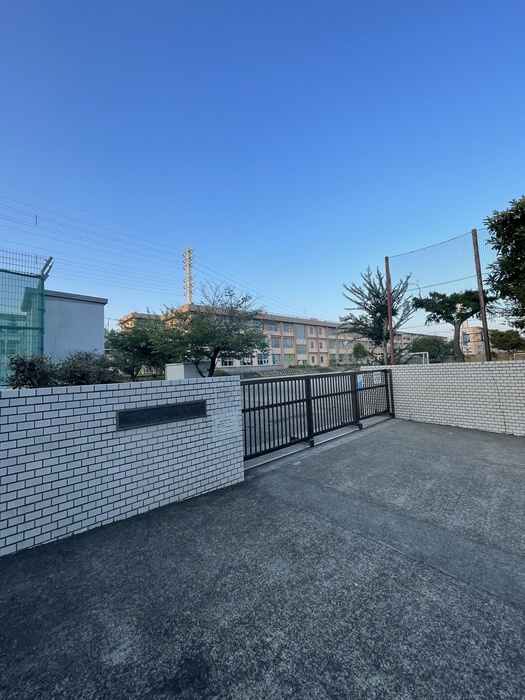 小学校　藤沢市立大庭小学校（小学校）まで700m