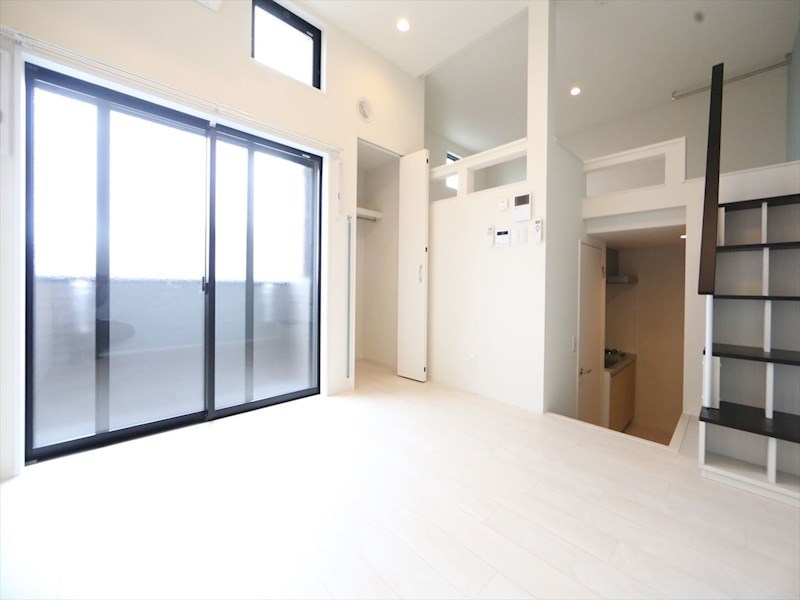 居室・リビング　洋室6.1帖　ロフト6.3帖（寝室にも使えます）　同仕様写真