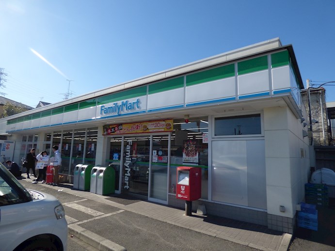 コンビニ　ファミリーマート さいたま辻八丁目店（コンビニ）まで634m