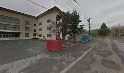 中学校　市立帯広第八中学校（中学校）まで921m