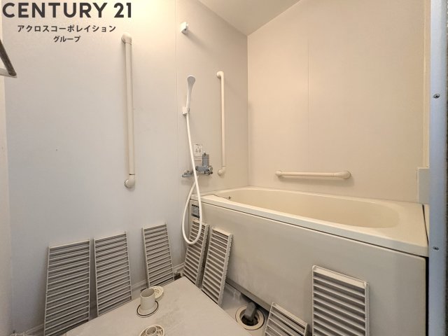 バス・シャワールーム　シンプルな浴室