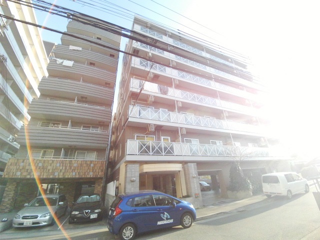 建物外観　オートロックとエレベーター付きです