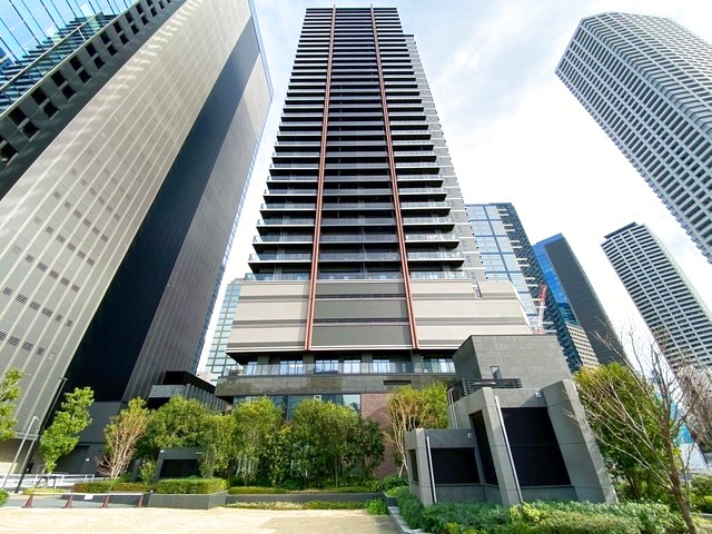 建物外観　敷地内公園有。