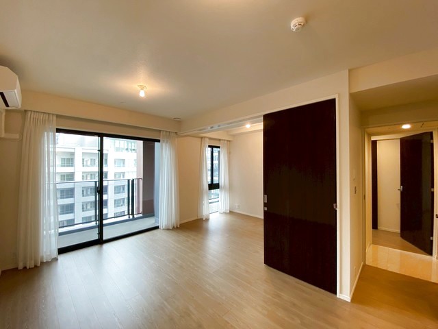 居室・リビング　リビング＋居室×１床暖房有。