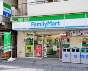 コンビニ　ファミリーマート新川二丁目店（コンビニ）まで95m