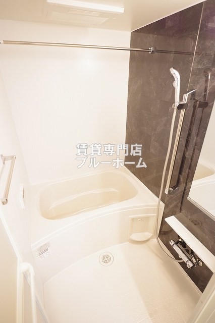 バス・シャワールーム　浴室乾燥機・追い炊き機能付きお風呂です！