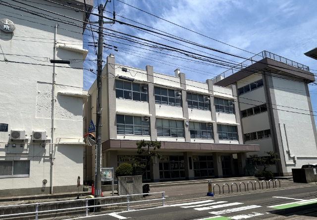 小学校　新潟市立上所小学校（小学校）まで894m
