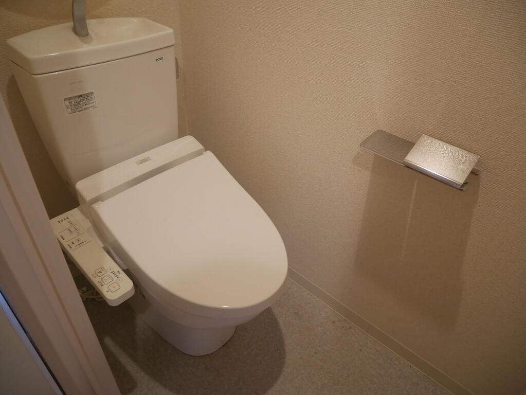 トイレ　※同タイプの参考画像です。