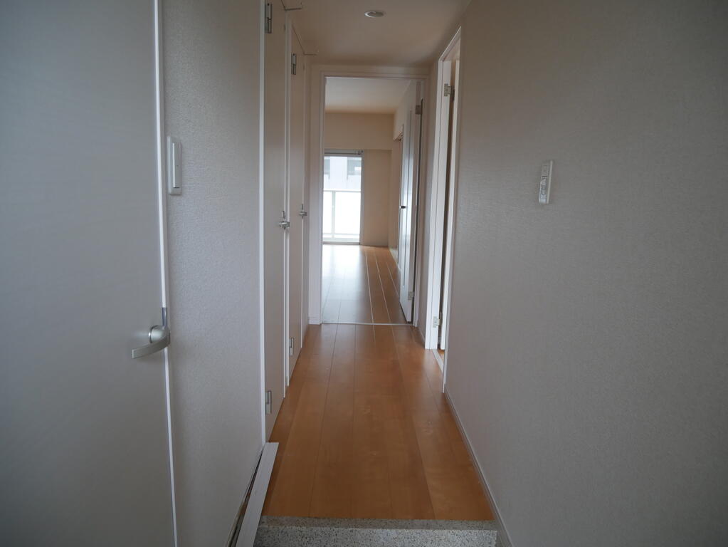 玄関　※同タイプの参考画像です。