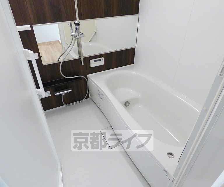 バス・シャワールーム　バスルームです。