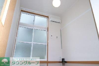 居室・リビング　1Fフローリング、2Fジュータン敷き