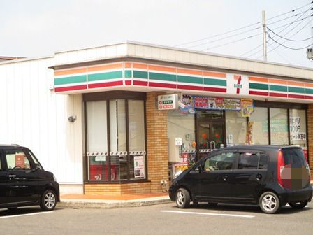 コンビニ　セブンイレブン（コンビニ）まで132m