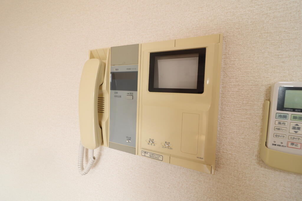 セキュリティ　インターフォンはお顔が映ります。