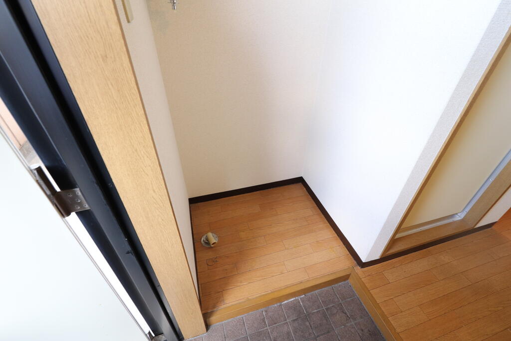 洗面設備　洗濯機置場は室内です。