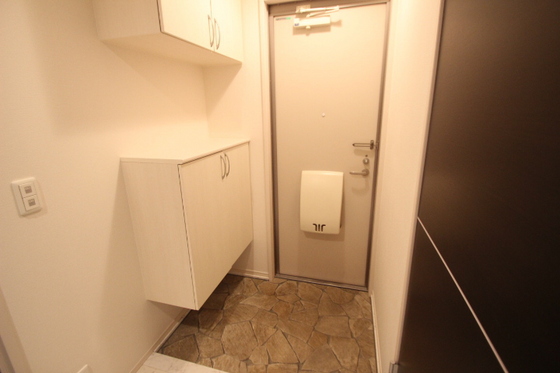 玄関　※別部屋の写真です。