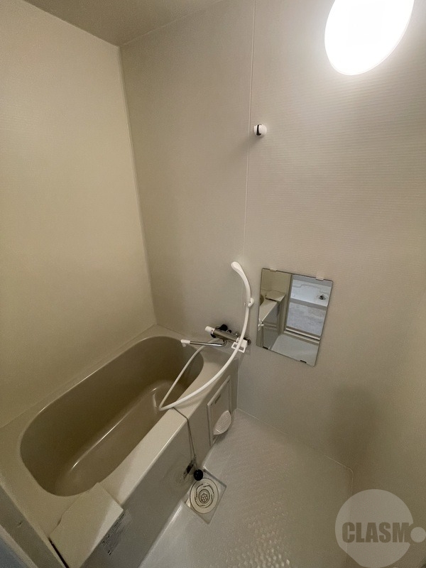 バス・シャワールーム　清潔感のあるバスルーム