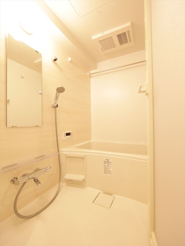 バス・シャワールーム　浴室暖房乾燥機付　追い焚き・オートバス機能付お風呂