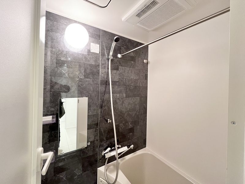 バス・シャワールーム　ゆったりとくつろげるバスタブ