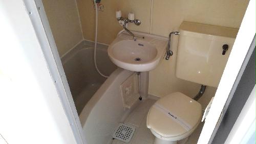 バス・シャワールーム　コンパクトなユニットバス設計♪